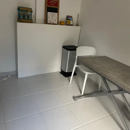 2 Lits Double Et 1 Canape Lit Avec Piscine Exterieure Bed & Breakfast