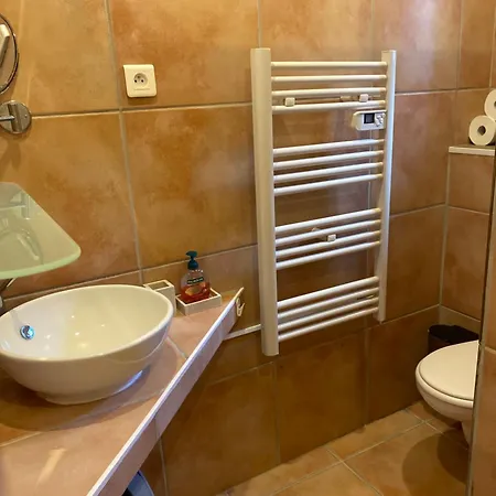 2 Lits Double Et 1 Canape Lit Avec Piscine Exterieure *